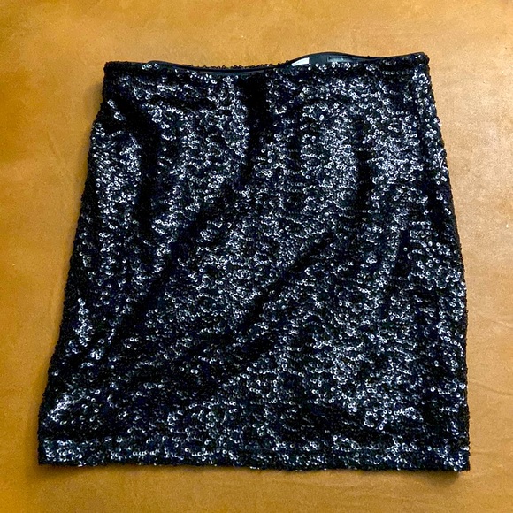 The sequined party skirt of your dreams! 💃 - Picture 1 of 4